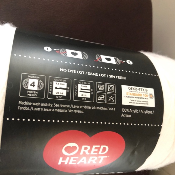 TWO Skeins  of RED HEART SUPER SAVER JUMBO Yarn. 14 oz. 4 Medium.WHITE/ BL… - Picture 3 of 7